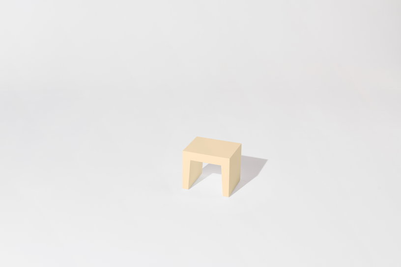 tabouret-polyvalent-en-polypropylene-jaune-concrete-seat-fatboy-2