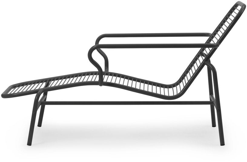chaise-longue-en-acier-noir-vig-normann-copenhagen-2