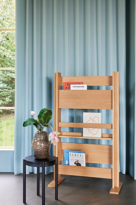 tabouret-en-frene-noir-oto-hubsch-7