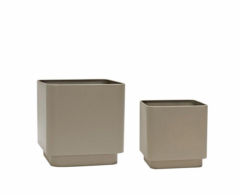 pots-de-fleurs-carres-en-metal-taupe-hubsch-1