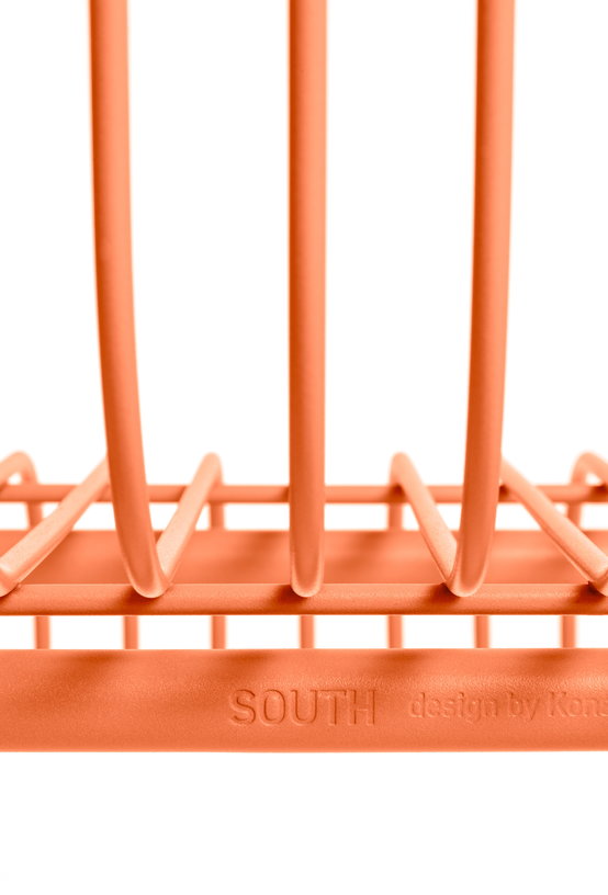 banc-bas-empilable-d-exterieur-en-acier-orange-south-magis-3