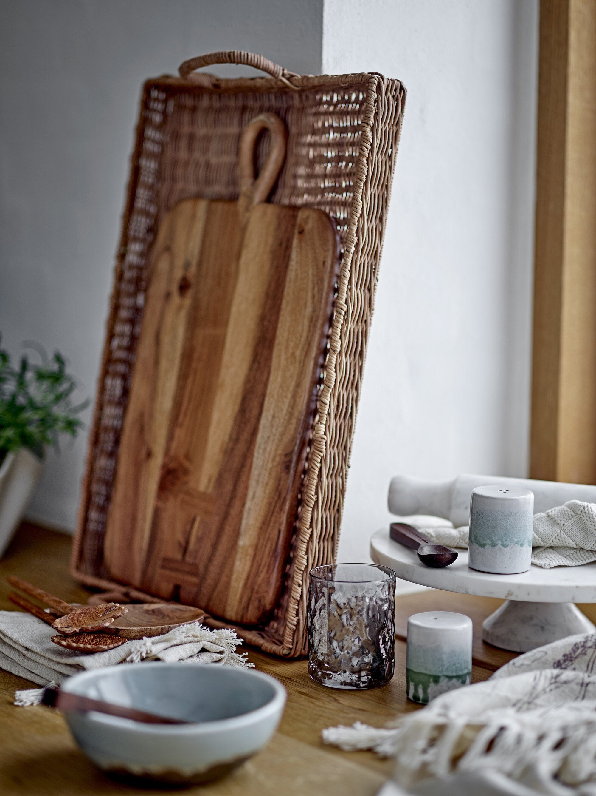 Paula Salt & Pepper Shaker Set Green Stoneware (Ensemble de salières et poivrières en grès vert) Bloomingville — 330878.jpg