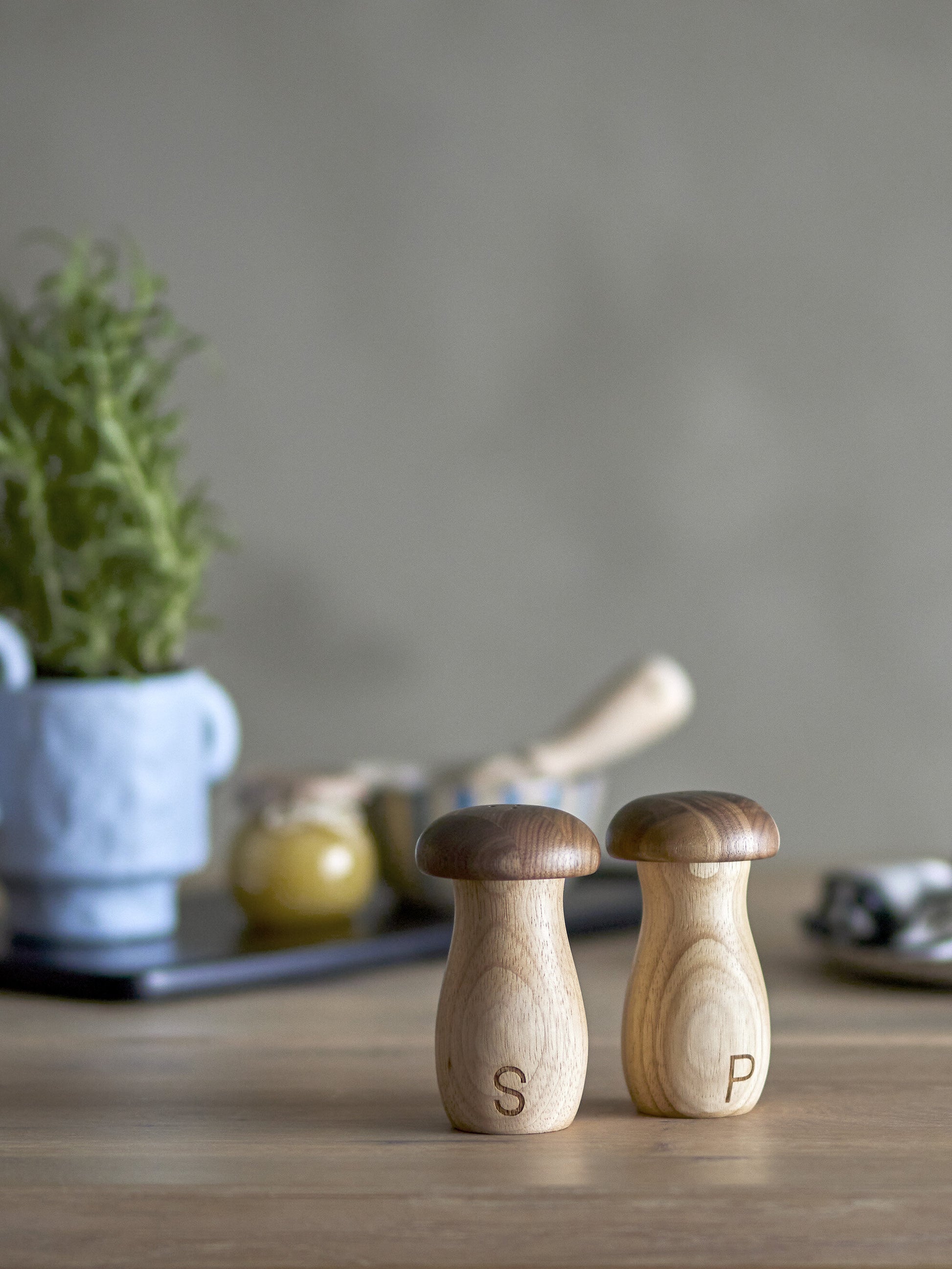 Set de salières et poivrières Rahim en hévéa brun - Bloomingville — 332075.jpg