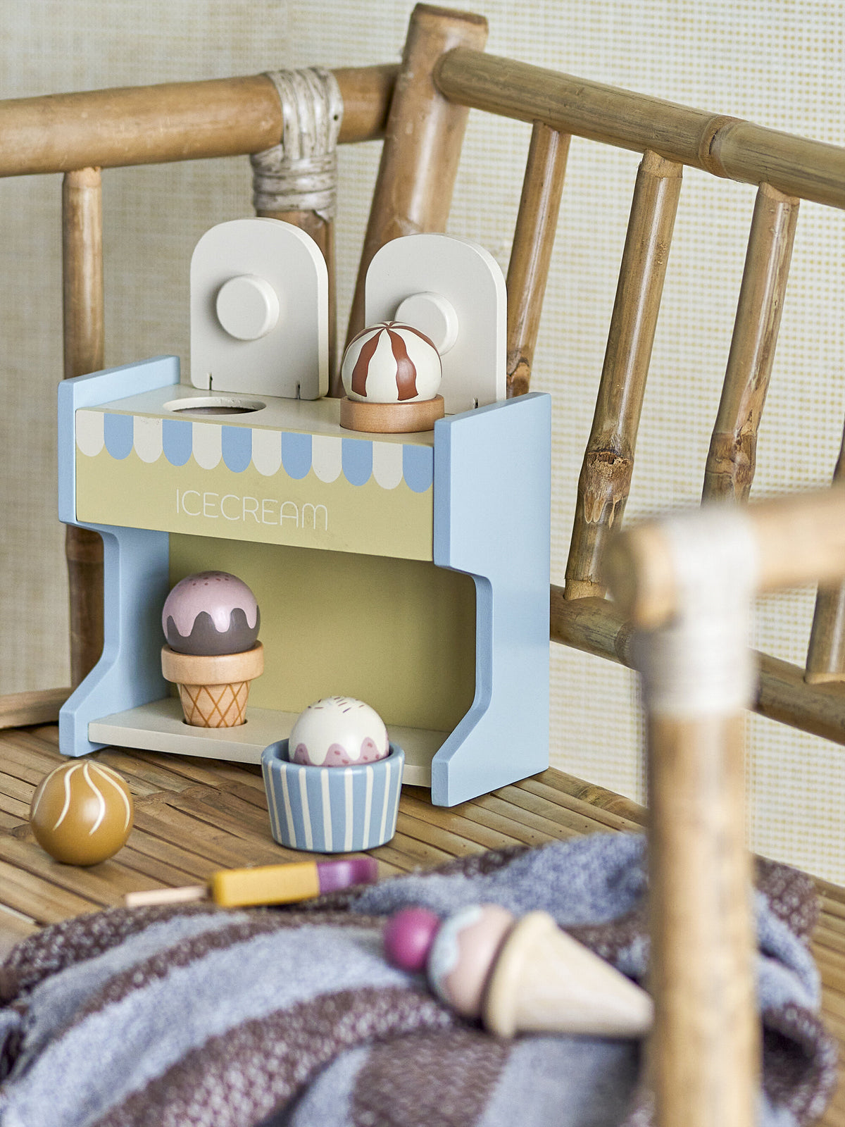 Vallie Toy Ice Cream Stand Bleu Fsc®100% Lotus - Bloomingville Mini — 332102.jpg