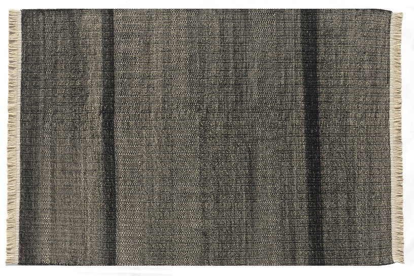 tapis-d-exterieur-rectangulaire-dhurrie-tisse-a-la-main-noir-250x350-cm-tres-texture-nanimarquina-1