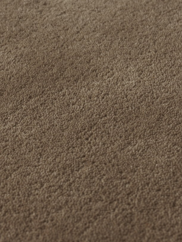 tapis-rectangulaire-tufte-en-coton-brun-140x200cm-stille-ferm-living-1