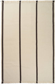 tapis-rectangulaire-raye-en-laine-cafe-200x140cm-calm-kelim-ferm-living-1
