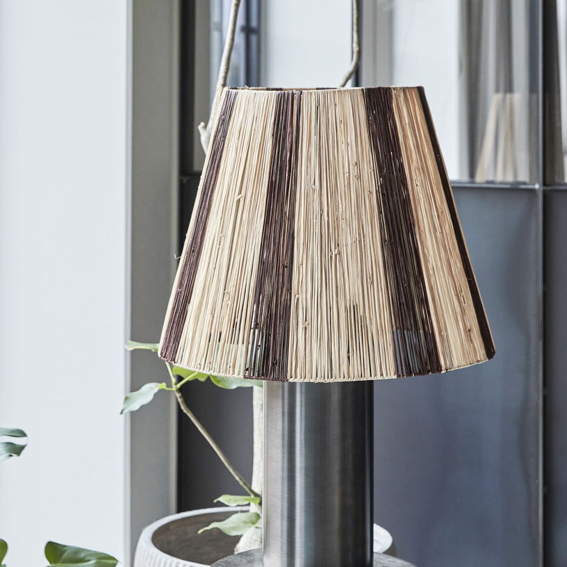 abat-jour-en-raphia-noir-et-marron-hdrafi-house-doctor-1