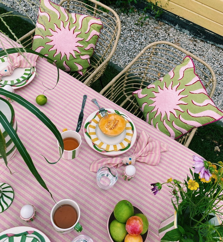 nappe-a-fleurs-en-coton-biologique-rose-150x255-cm-trippy-flower-anna-nina-2