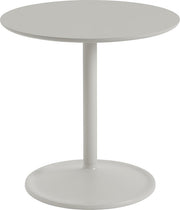 table-d-appoint-en-aluminium-et-linoleum-gris-48x48cm-soft-muuto-1