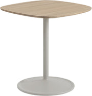 table-a-manger-en-aluminium-et-plateau-en-chene-70x73cm-soft-cafe-muuto-1