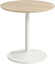 table-d-appoint-en-aluminium-et-plateau-en-chene-48x48cm-soft-muuto-1