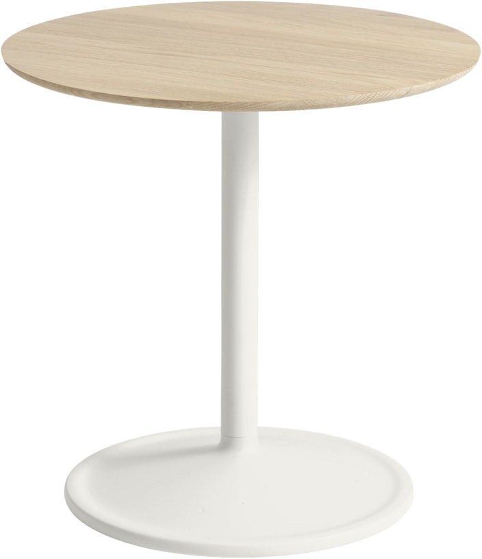 table-d-appoint-en-aluminium-et-plateau-en-chene-48x48cm-soft-muuto-1