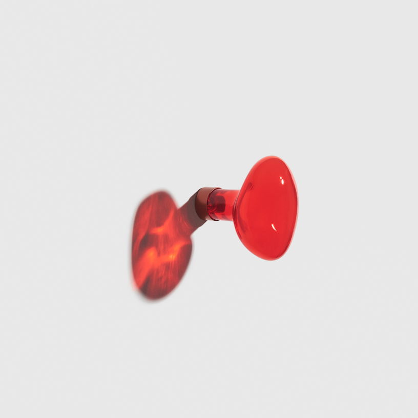 patere-murale-en-verre-vermillon-9cm-bubble-petite-friture-3