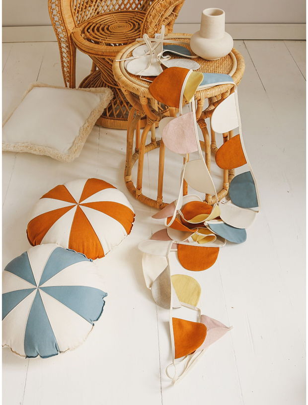 coussin-en-coton-et-lin-patchwork-bleu-bonbon-moi-mili-2