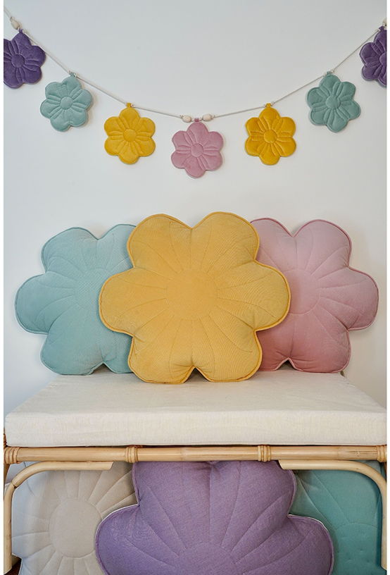 coussin-fleur-en-velours-miel-azalee-moi-mili-4