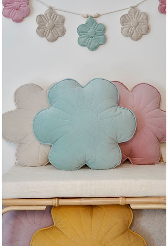coussin-fleur-en-velours-baie-de-sureau-rose-moi-mili-2