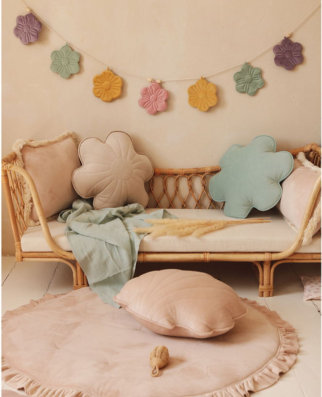 coussin-fleur-en-velours-menthe-fraiche-moi-mili-2