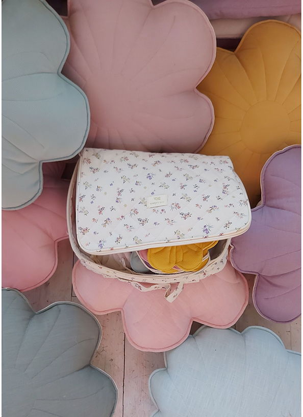 coussin-fleur-en-lin-lys-rose-clair-moi-mili-5