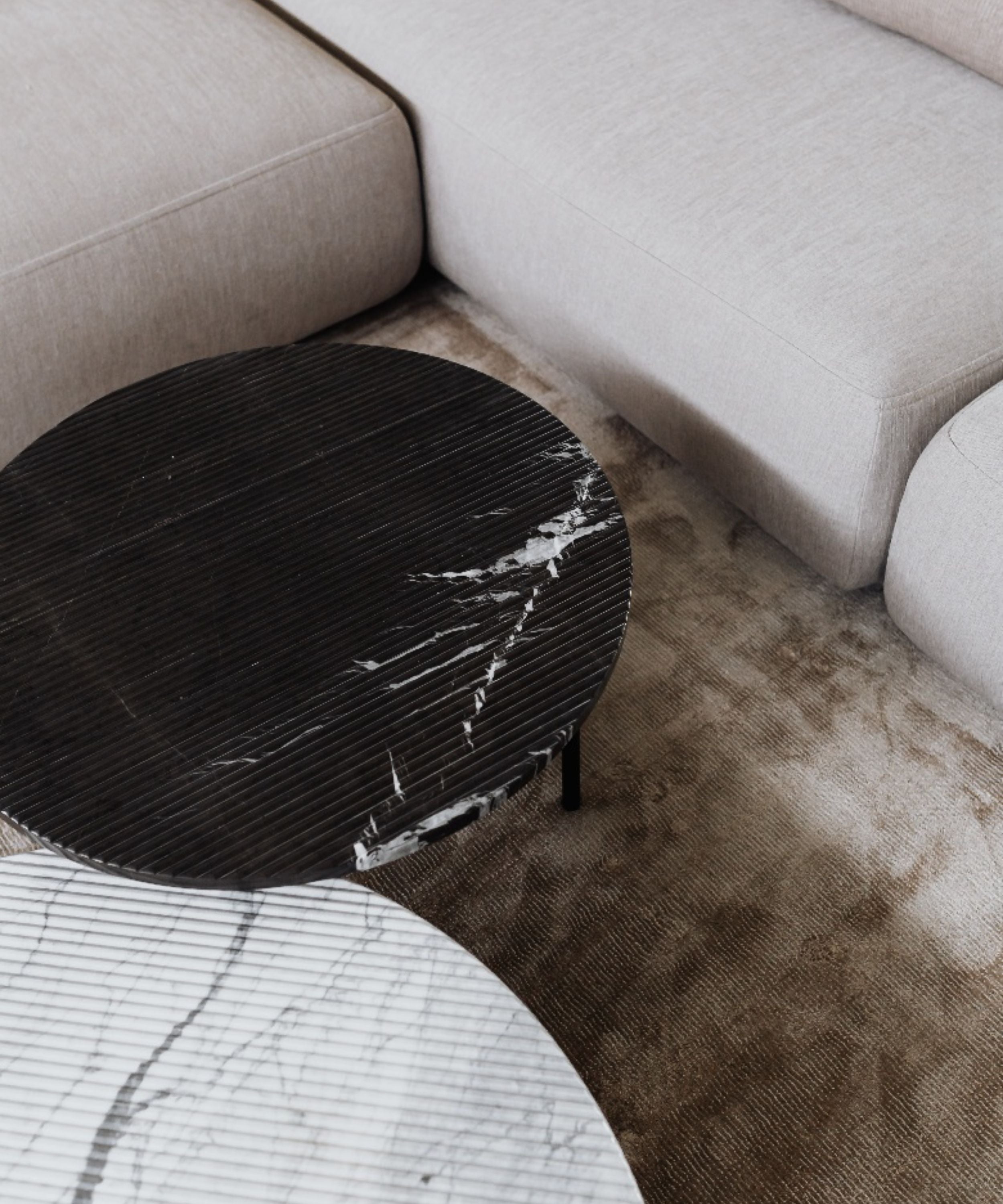 Table basse ronde en marbre rainuré pietra grey 70cm Gruff - Un'common — 338395.jpg