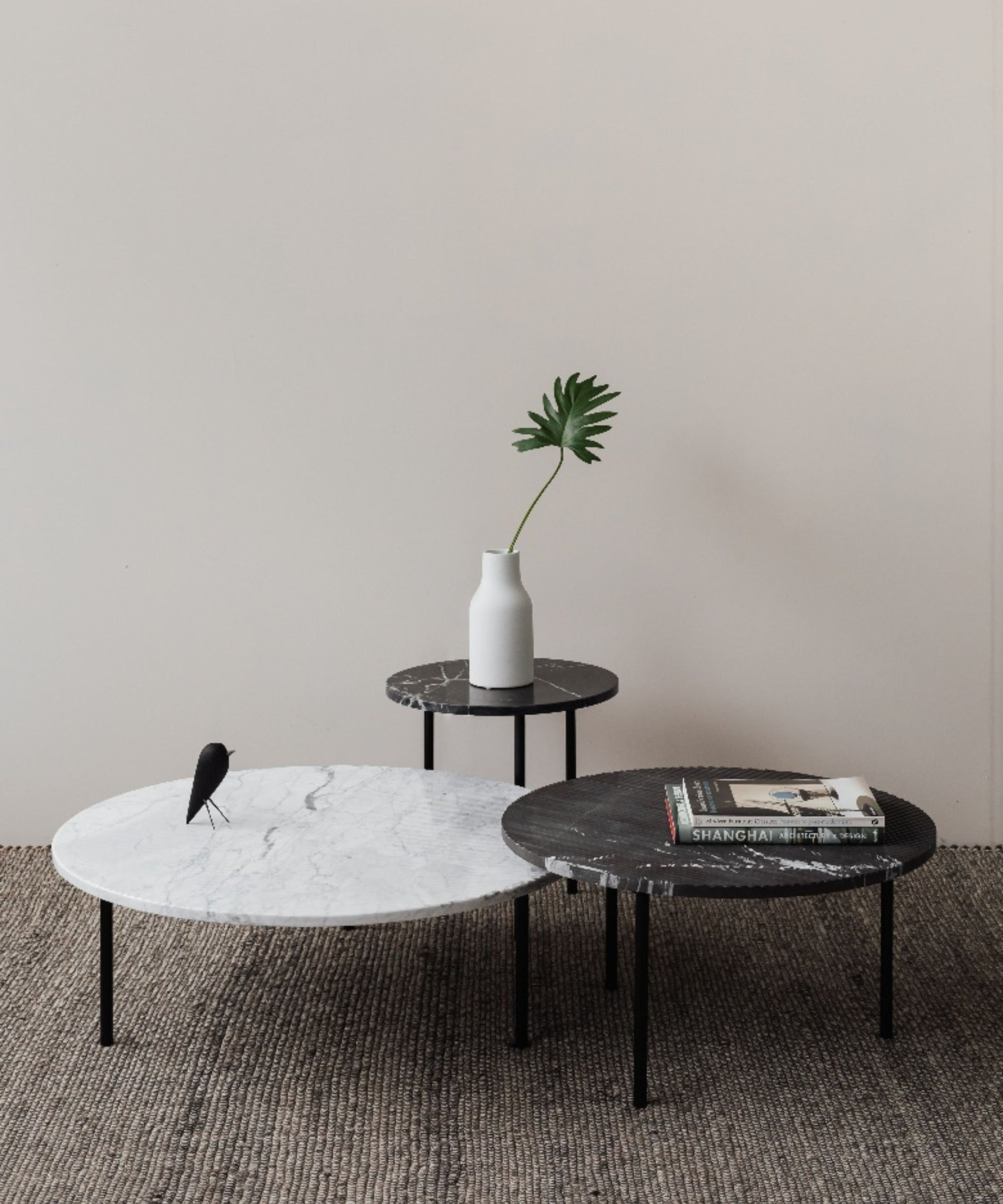 Table basse ronde en marbre rainuré pietra grey 70cm Gruff - Un'common — 338397.jpg