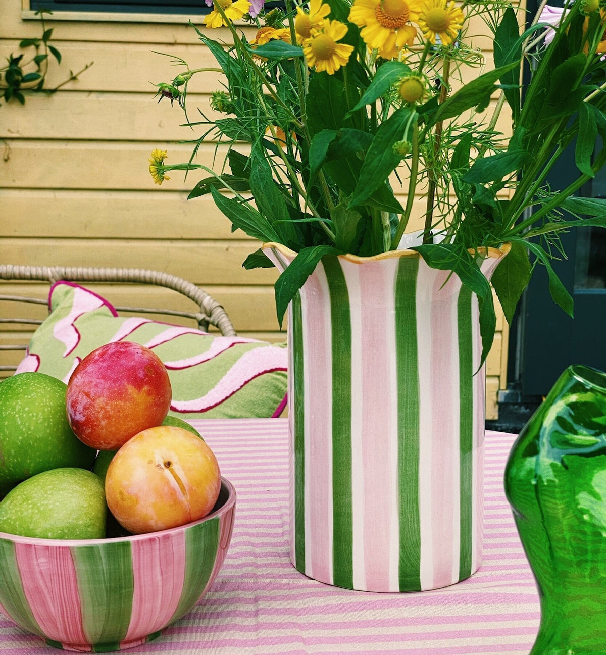 Vase en céramique rayé rose et vert 16 x 21 cm Ribbon - Anna + Nina — 338595.jpg