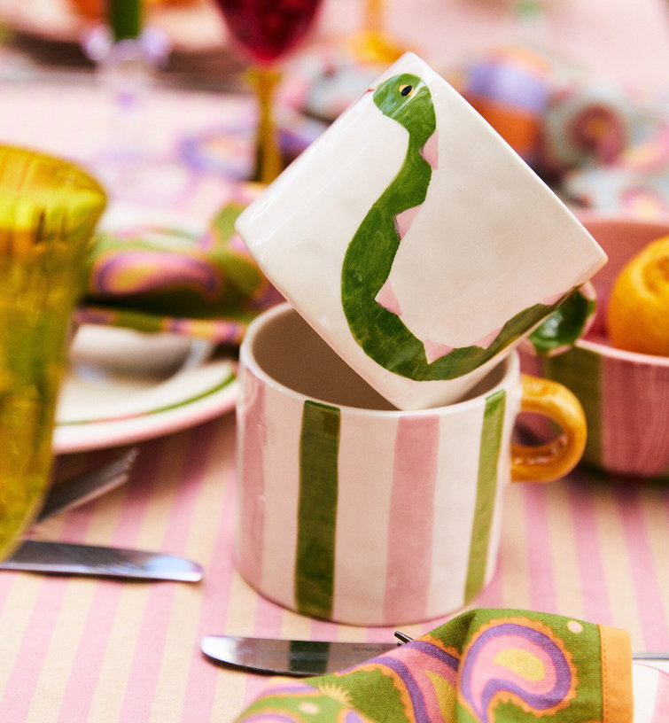 2-mugs-en-faience-avec-motifs-multicolore-13x10cm-serpent-ribbon-anna-nina-4