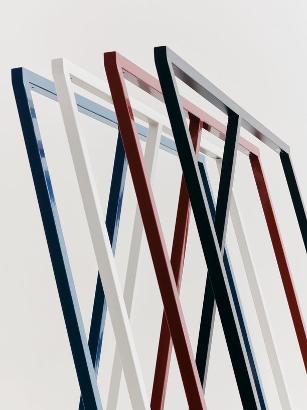portant-a-trois-piliers-en-acier-rouge-130cm-loop-stand-wardrobe-hay-4