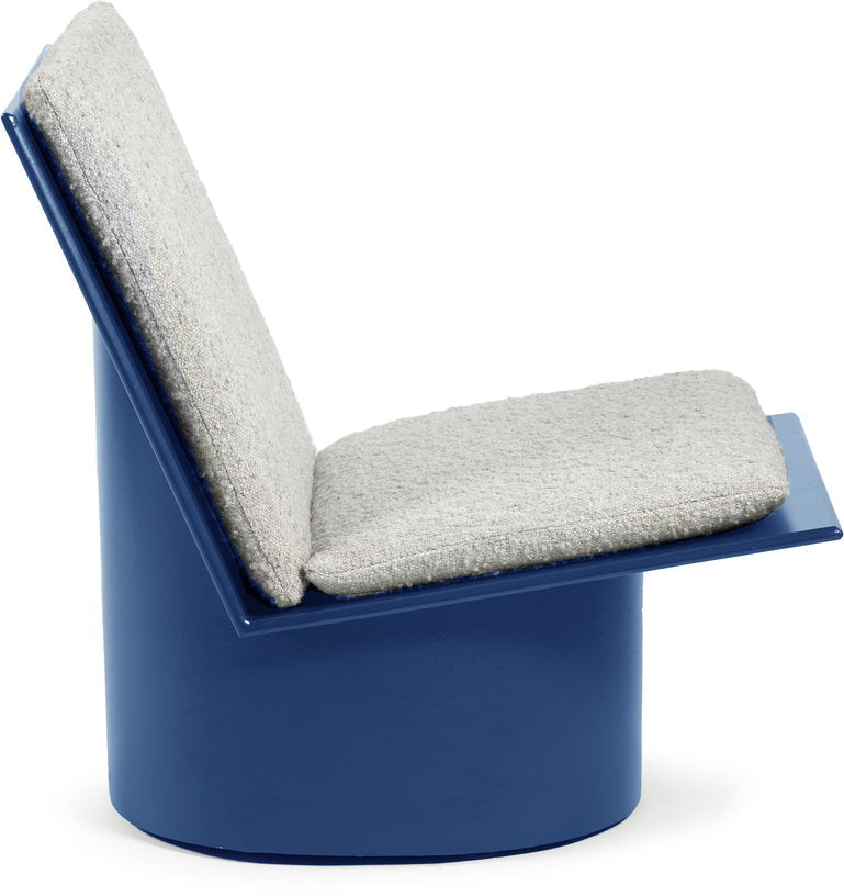 chaise-basse-en-acier-poudre-bleu-70x50cm-valerie-serax-7