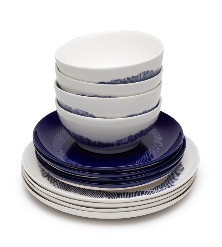 set-de-vaisselle-12-pieces-en-gres-blanc-et-bleu-feast-serax-1