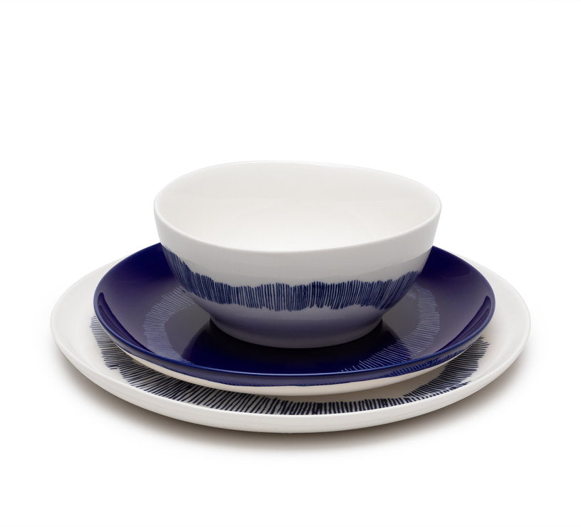 set-de-vaisselle-12-pieces-en-gres-blanc-et-bleu-feast-serax-3