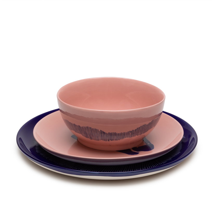 set-de-vaisselle-12-pieces-en-gres-bleu-et-rose-feast-serax-3