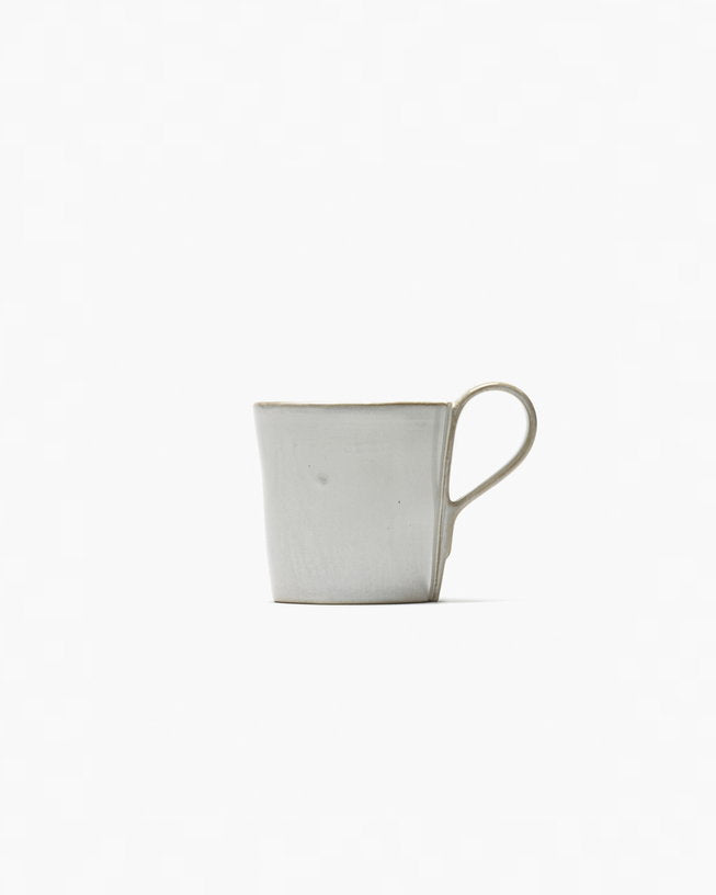tasse-a-cafe-en-gres-blanc-casse-13cl-la-mere-serax-2