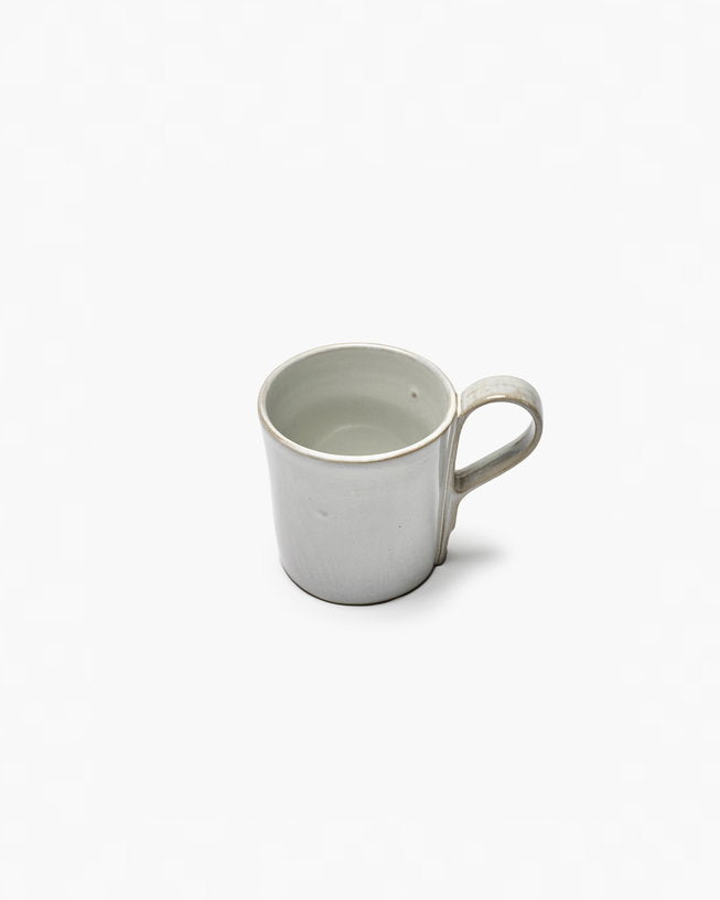 tasse-a-cafe-en-gres-blanc-casse-13cl-la-mere-serax-3