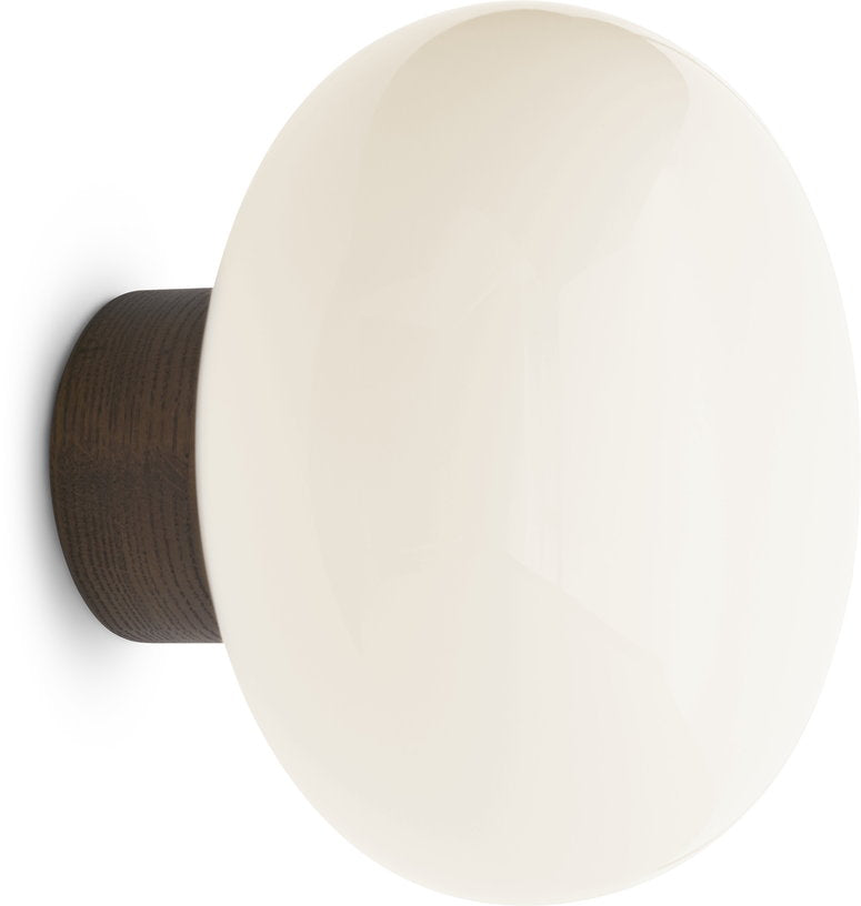 applique-murale-en-verre-opal-blanc-et-base-en-chene-fume-23cm-karl-johan-new-works-2