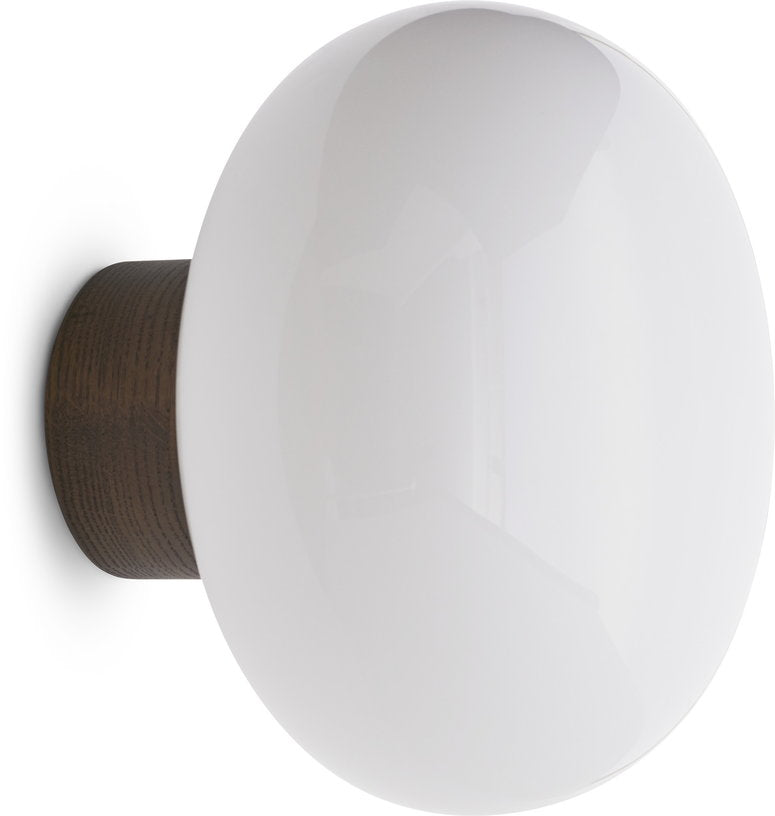 applique-murale-en-verre-opal-blanc-et-base-en-chene-fume-23cm-karl-johan-new-works-1