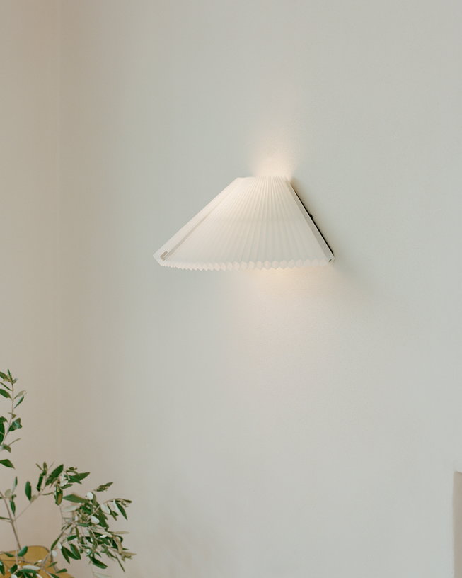 applique-murale-ajustable-en-textile-blanc-27cm-nebra-new-works-8