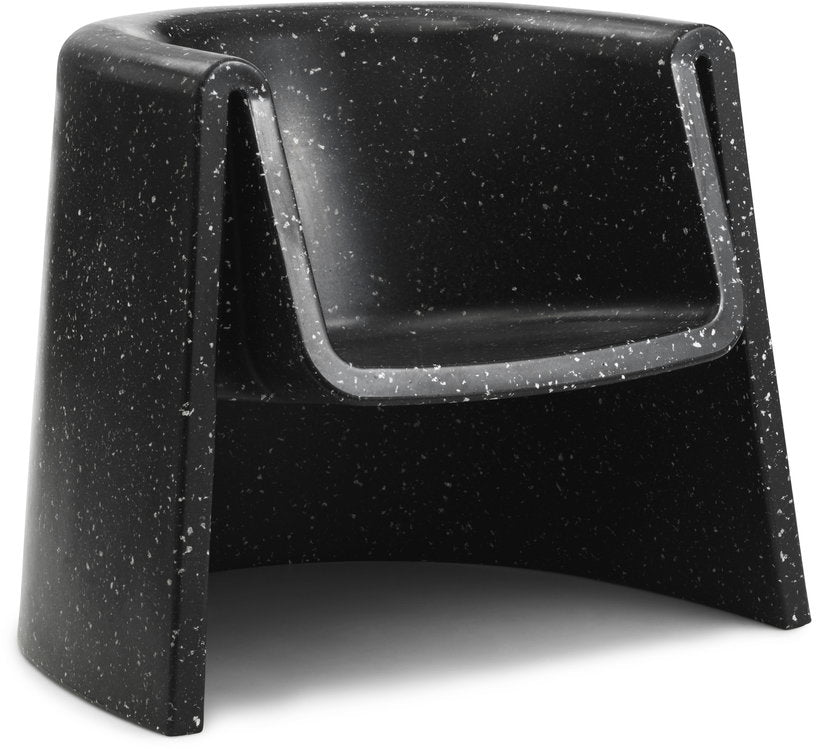 fauteuil-en-plastique-recycle-noir-bit-normann-copenhagen-2