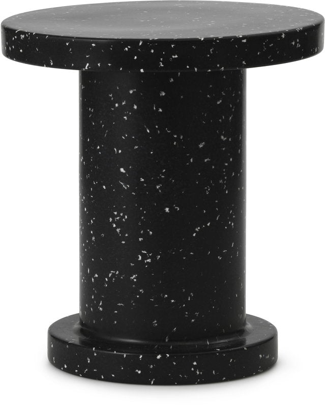 table-d-appoint-ronde-en-plastique-recycle-noir-50x55cm-bit-normann-copenhagen-1