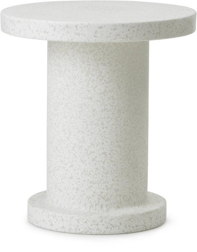 table-d-appoint-ronde-en-plastique-recycle-blanc-50x55cm-bit-normann-copenhagen-1