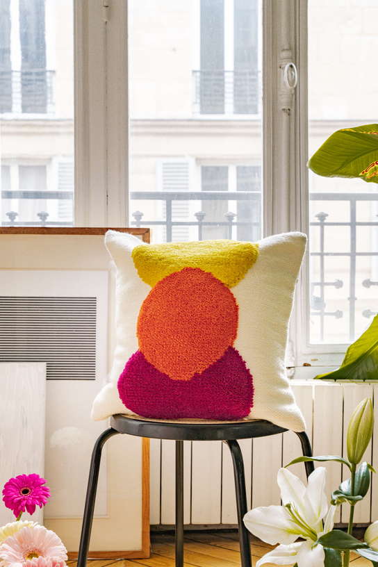 coussin-en-laine-45x45cm-good-karma-colortherapis-5