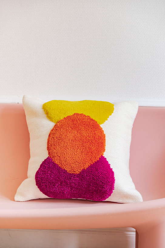 coussin-en-laine-45x45cm-good-karma-colortherapis-2