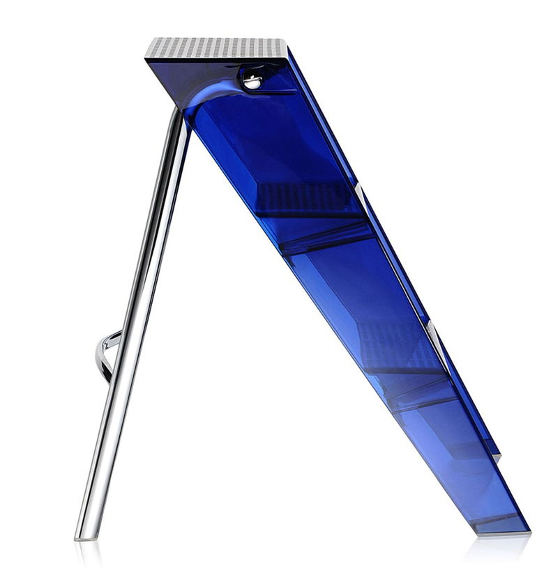 escabeau-en-acier-et-polycarbonate-bleu-upper-kartell-3