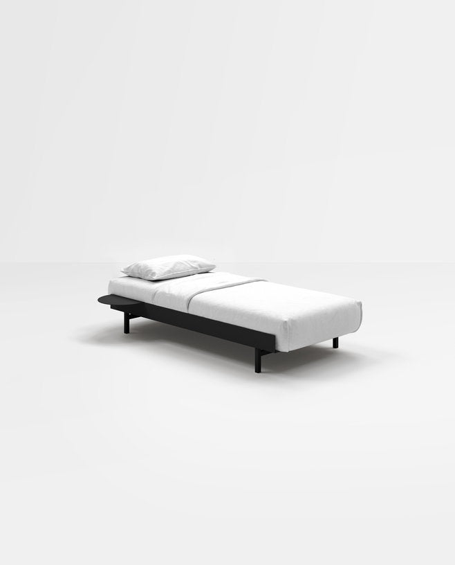 sommier-avec-lattes-en-acier-noir-avec-table-de-chevet-90cm-moebe-3