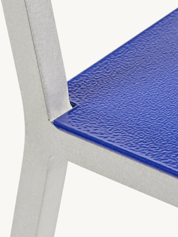 chaise-en-metal-bleu-et-vert-52x39x80cm-valerie-objects-3