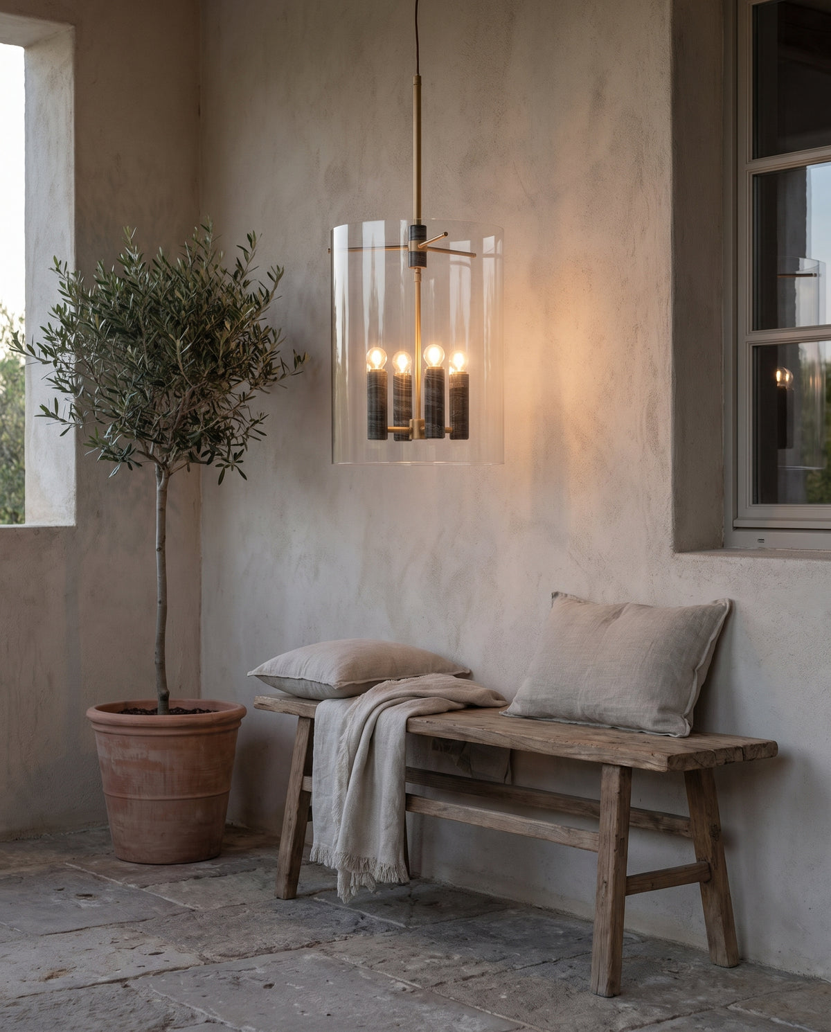 Lanterne en laiton laiton ancien 41x55cm Adonis - Corbett Lighting en situation