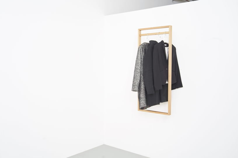 penderie-murale-pour-vetements-en-chene-naturel-52-2x30x126-2cm-gardero-b1-das-kleine-b-1