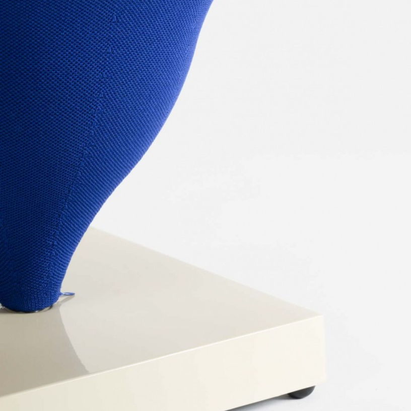 chaise-structure-en-metal-cream-et-housse-polyester-blueberry-75cm-gelato-moustache-3