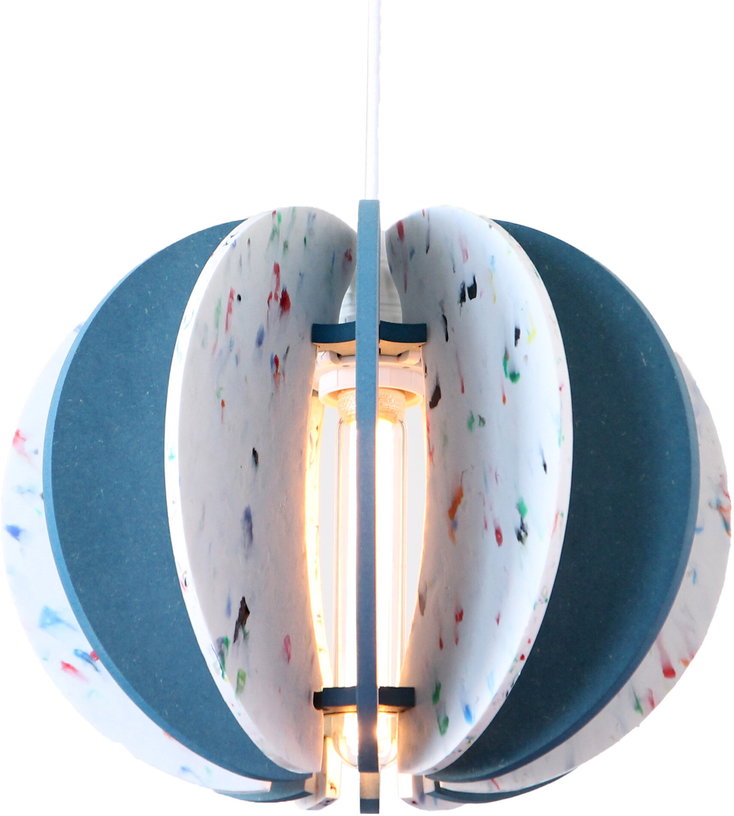 suspension-ronde-en-plastique-recycle-blanc-et-bois-colore-bleu-29cm-alpha-zulu-rif-4
