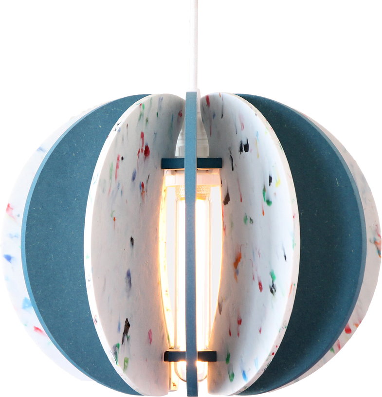 suspension-ronde-en-plastique-recycle-blanc-et-bois-colore-bleu-29cm-alpha-zulu-rif-7